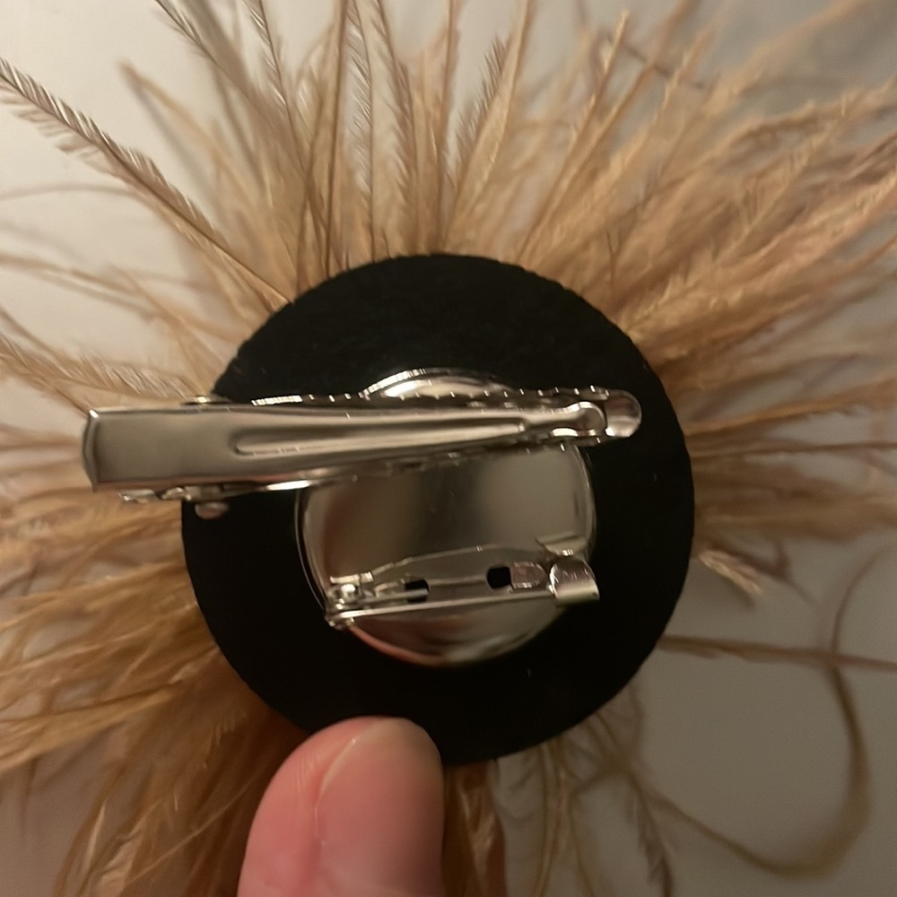 Feather Brooch Pin/Clip - Picture 3 of 3